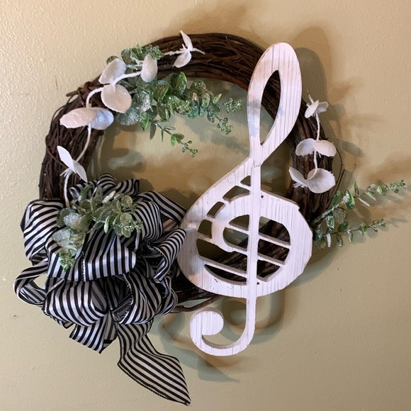 Musical Note Wreath For Your Favorite Teacher /For you Because you Love it New - Picture 1 of 4